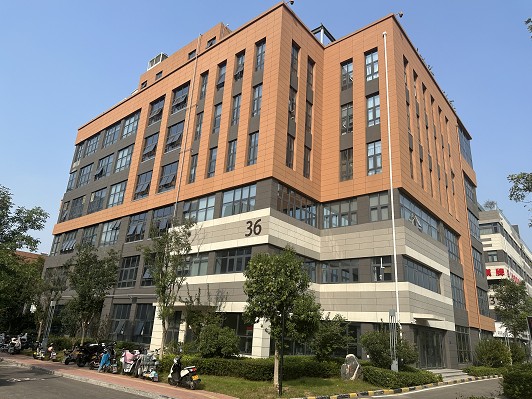 Scientists working in Beijing ZKGX Research Institute laboratory